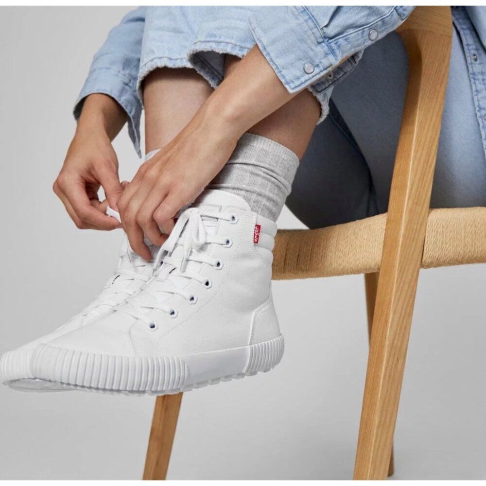 Levi’s Olivia CVS White Women High Top Canvas Sneakers Size 9M